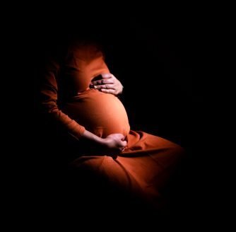 how to shoot maternity photos