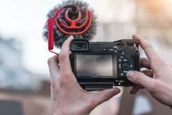 on camera microphone attachment of rode microphone