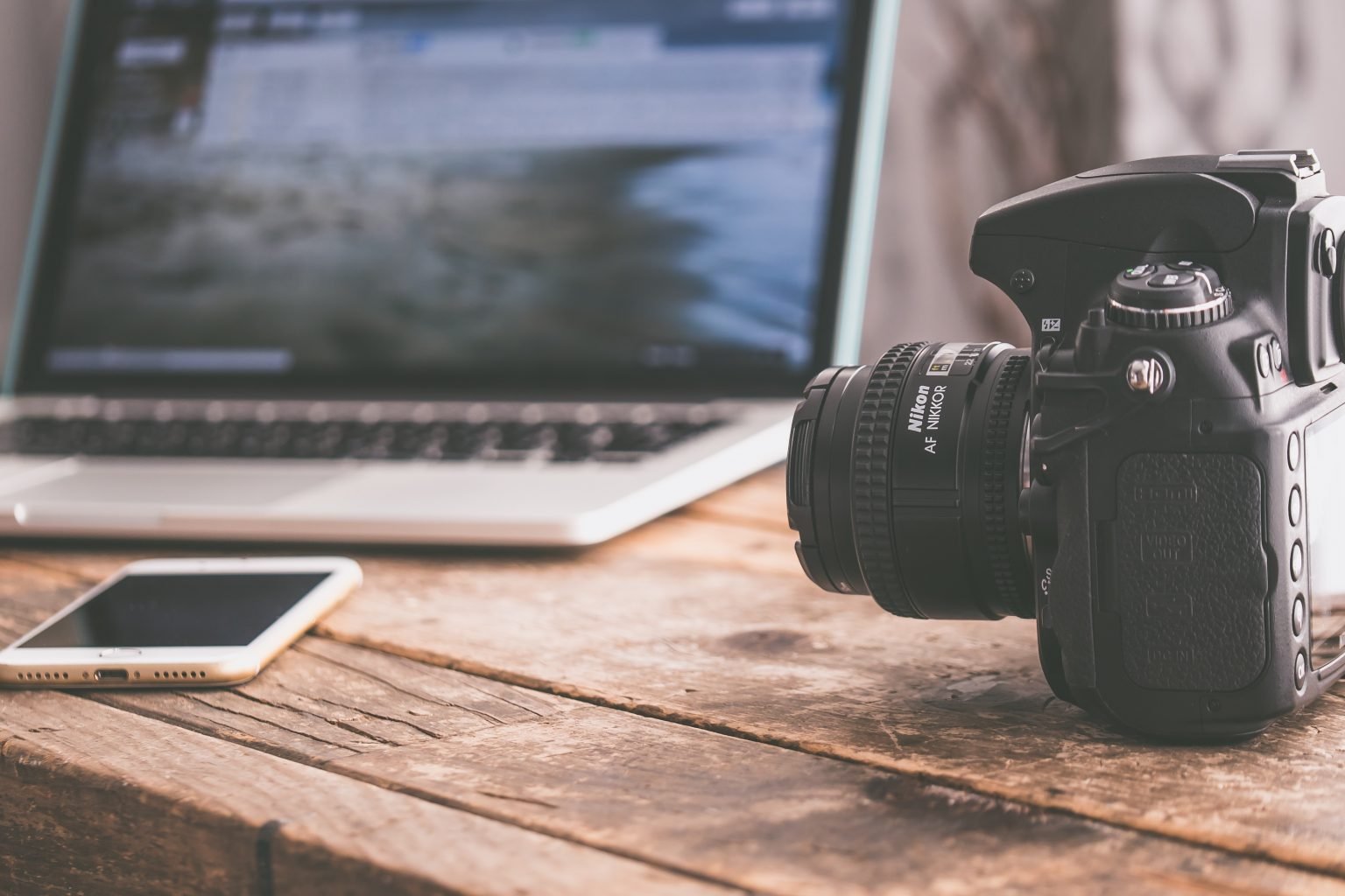 10 Best DSLR Cameras With WiFi ShutterRelease