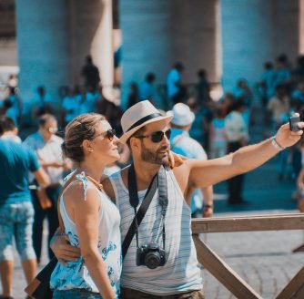 how to carry a camera without looking like a tourist