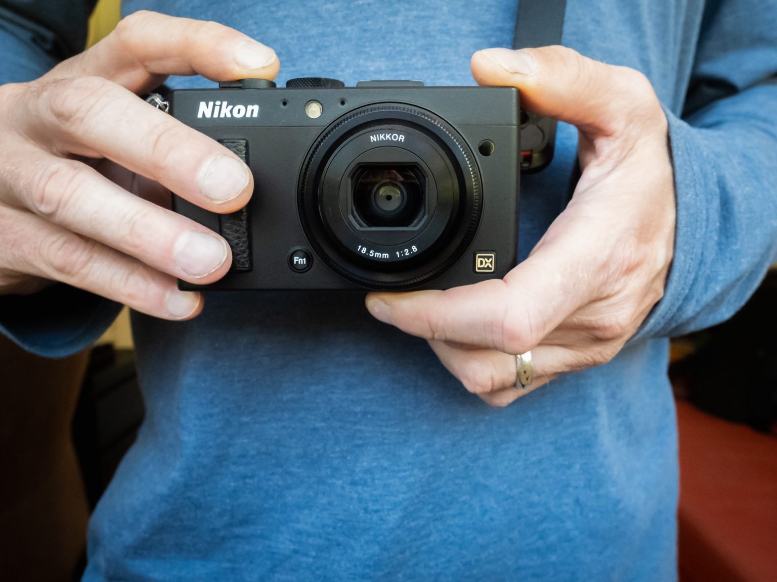 Mirrorless vs. Point and Shoot Cameras ShutterRelease